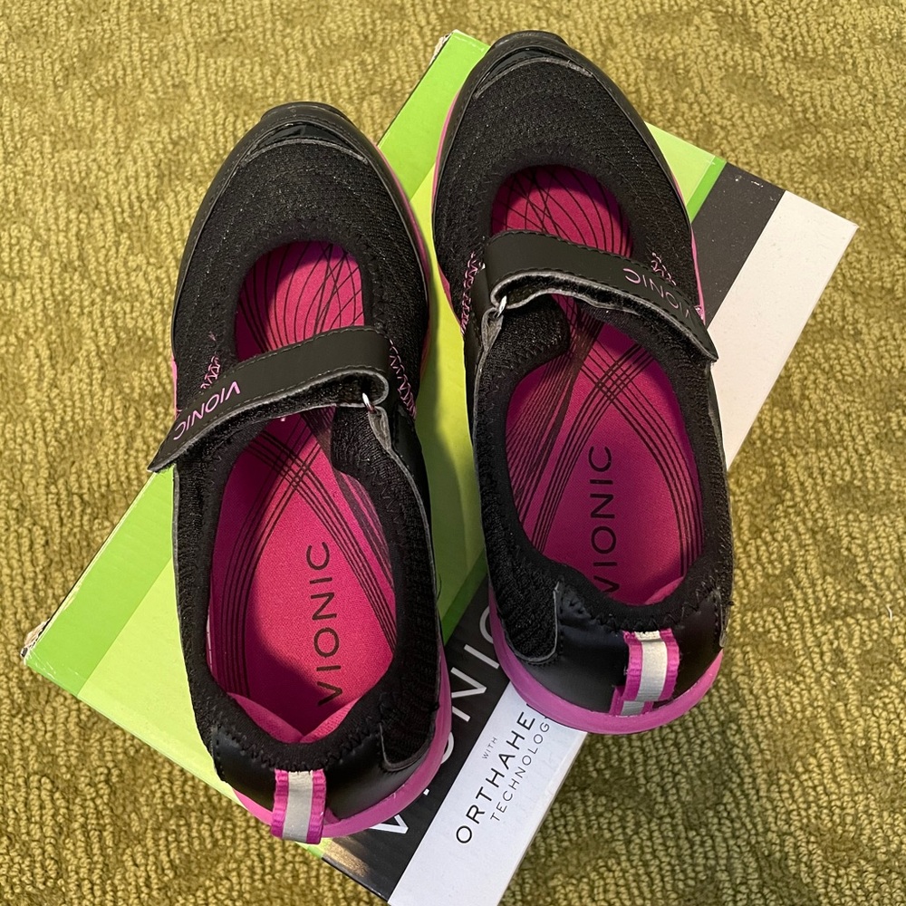Vionic Women’s Athletic Shoes Size 5